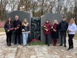 Возложение цветов к памятнику жертвам Минского гетто